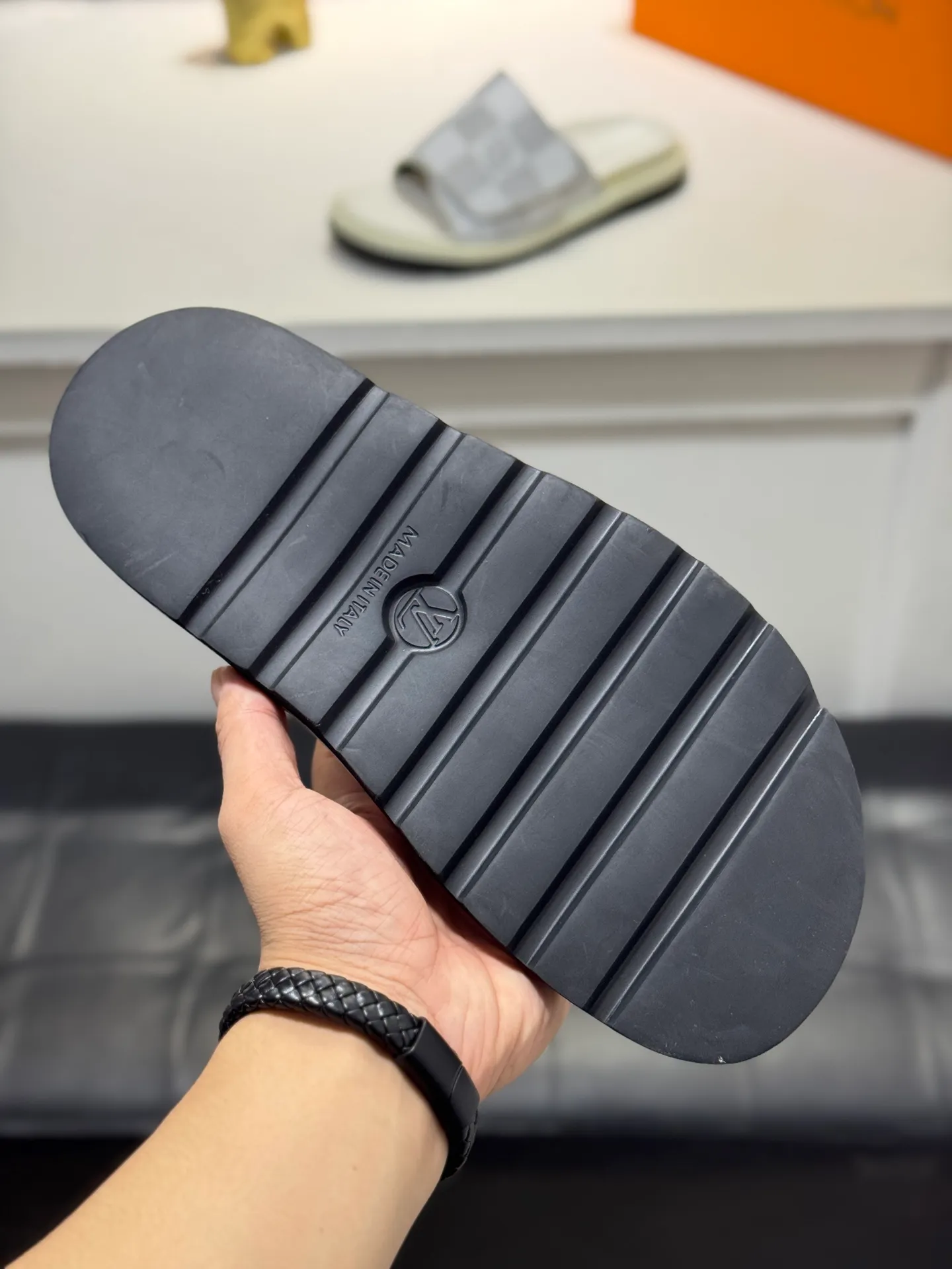 Men's Men's Shoes💰360 [New Style]🦇🦇Top Original [Louis Vuitton] Slippers for Couples👫Spring and Summer Style🎯🎯As an active family in the fashion industry ⭐ Lv takes bold innovation as its true nature ⚡Fabric and floral with hardware🔥Clean and neat ⚡Fashionable and elegant🌹Multiple colors available Size: 36-44 (45. Customized